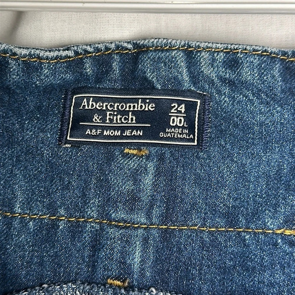 NWT Abercrombie & Fitch Ultra High Rise Paper Bag Mom Jeans Size 24/00L Fray Hem - Picture 3 of 4